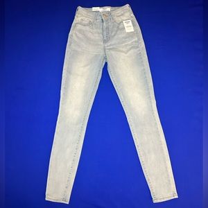 Never worn Levi’s Skinny Jeans